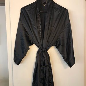VS black robe